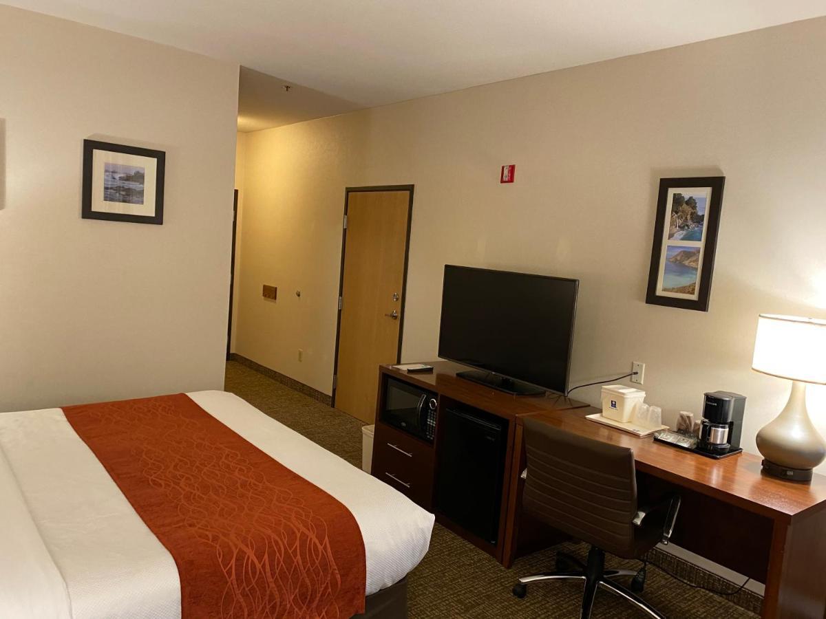 Comfort Inn Marina On The Monterey Bay Exterior photo