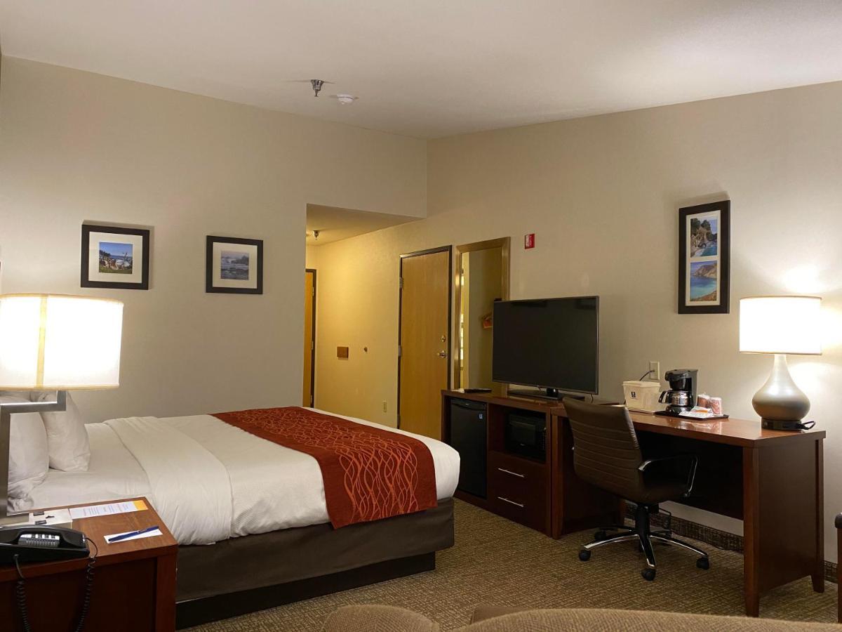 Comfort Inn Marina On The Monterey Bay Exterior photo