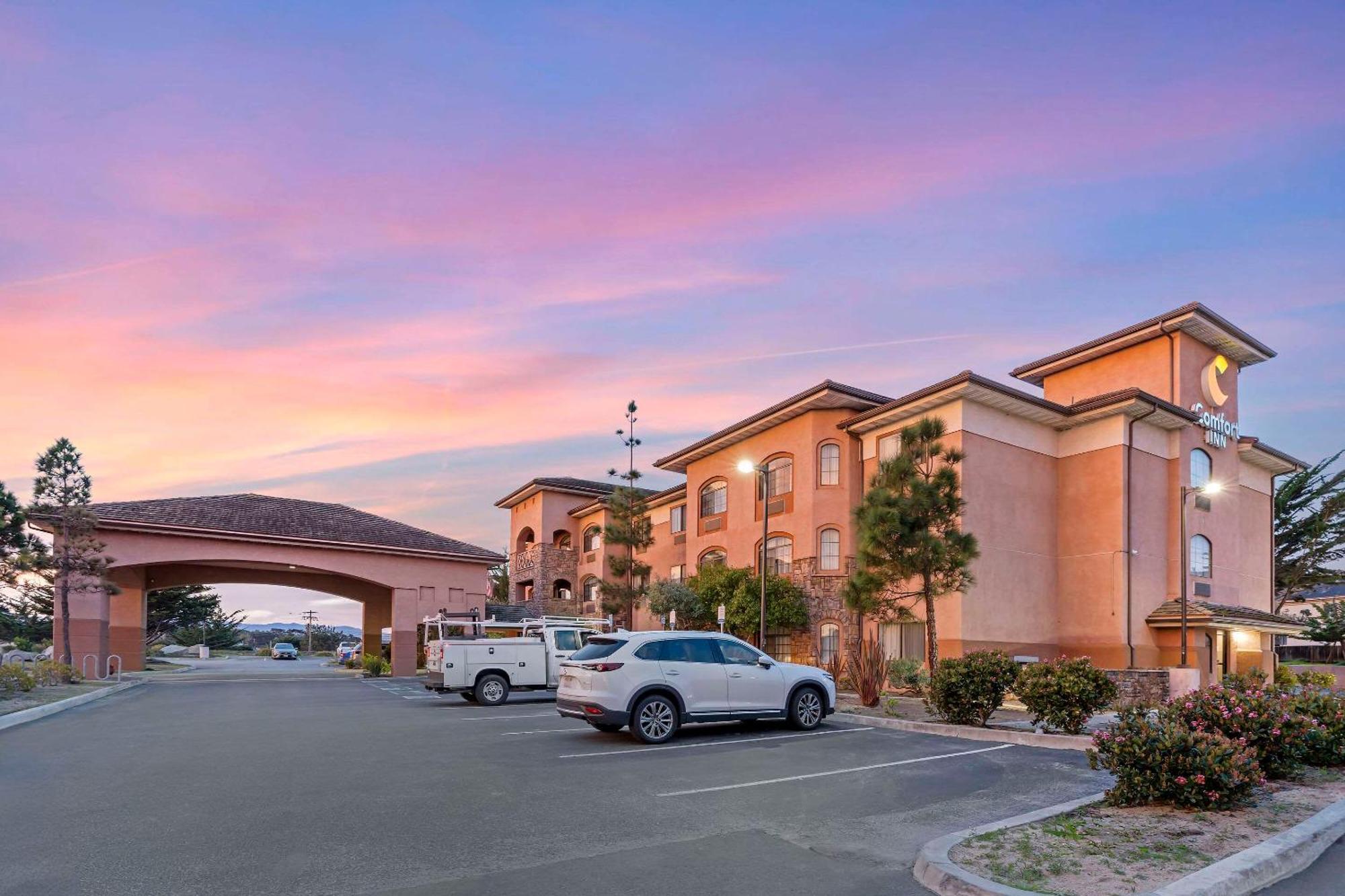 Comfort Inn Marina On The Monterey Bay Exterior photo
