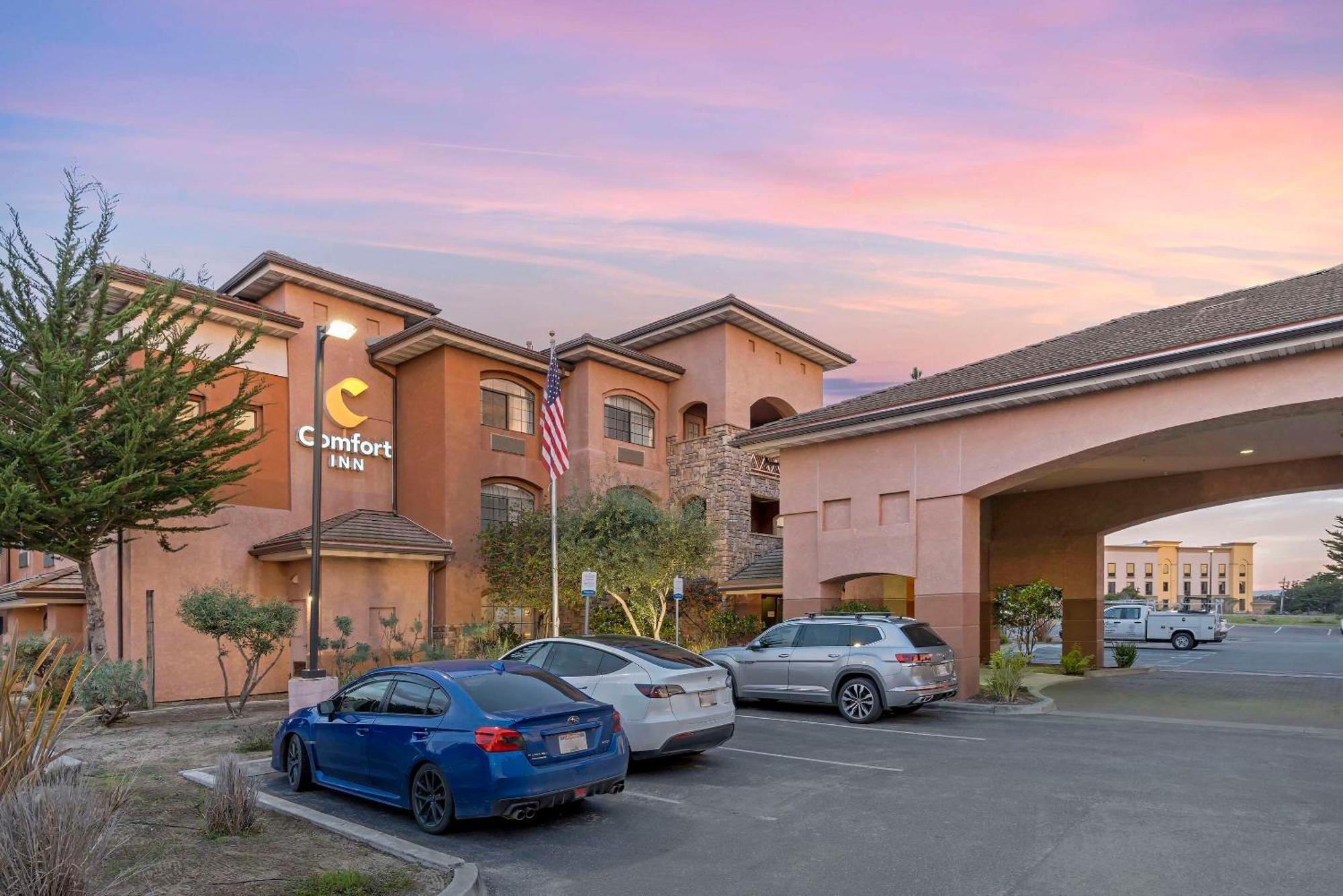 Comfort Inn Marina On The Monterey Bay Exterior photo