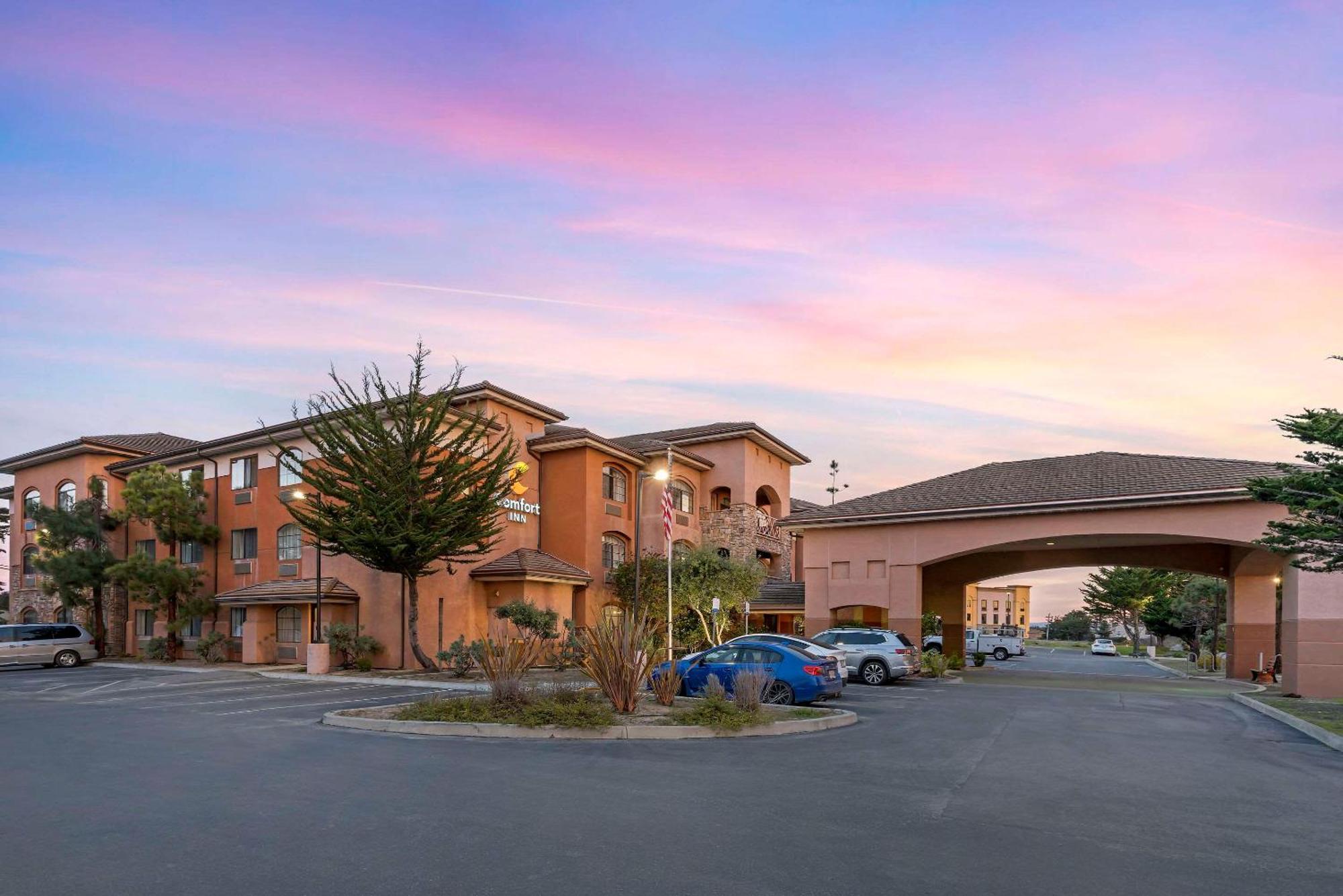 Comfort Inn Marina On The Monterey Bay Exterior photo